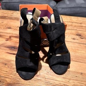 Idols Ballencia  Suede heels
